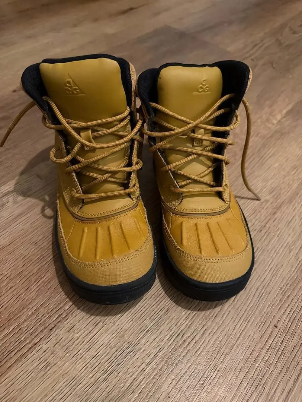 Nike Manoa ACG Youth Boots Size 3Y Wheat Gold